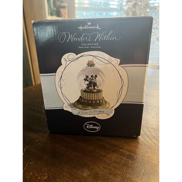 Hallmark Disney A Kiss For Mickey Minnie Wonders Within Collection Snow Globe - Picture 2 of 16